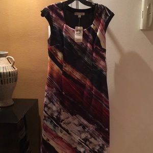 Multi colored scoop neck slimming dress